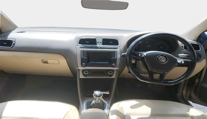2016 Volkswagen Vento HIGHLINE 1.6 MPI, Petrol, Manual, 1,43,291 km, interior