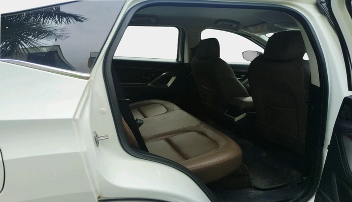 2020 Tata Harrier XZA 2.0L, Diesel, Automatic, 1,45,790 km, interior
