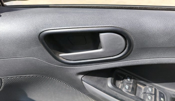 2017 Ford New Figo TITANIUM 1.2 PETROL MT, Petrol, Manual, 43,282 km, interior