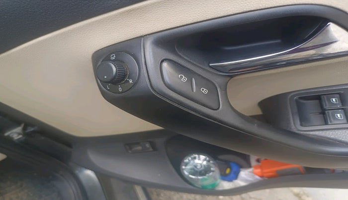 2017 Skoda Rapid 1.6 MPI STYLE PLUS AT, Petrol, Automatic, 69,140 km, interior