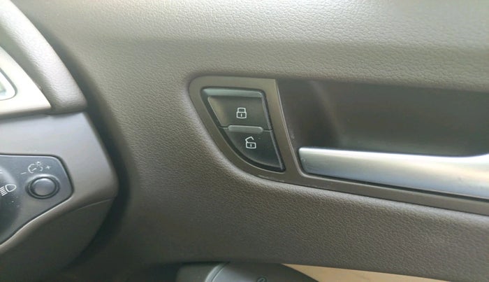 2012 Audi A4 2.0 TDI, Diesel, Automatic, 1,20,360 km, interior