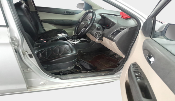 2013 Hyundai i20 SPORTZ 1.4 CRDI, Diesel, Manual, 1,33,732 km, interior