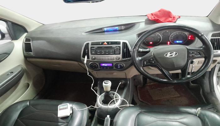 2013 Hyundai i20 SPORTZ 1.4 CRDI, Diesel, Manual, 1,33,732 km, interior