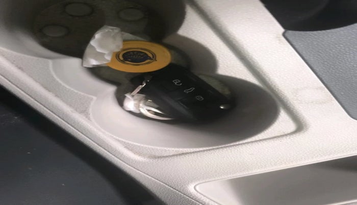 2022 Volkswagen TAIGUN TOPLINE 1.0 TSI MT, Petrol, Manual, 42,865 km, interior