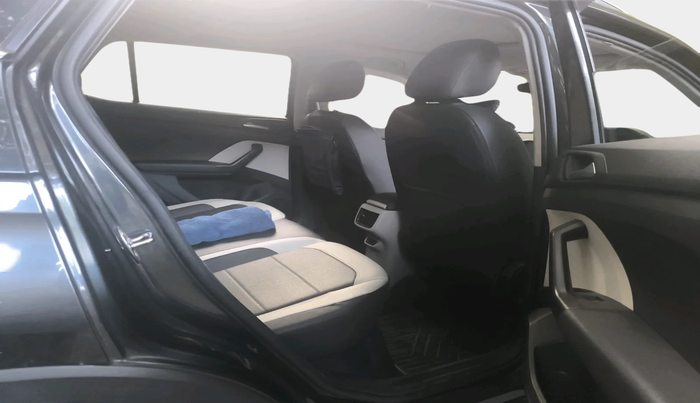 2022 Volkswagen TAIGUN TOPLINE 1.0 TSI MT, Petrol, Manual, 42,865 km, interior