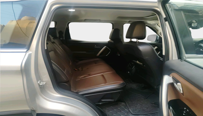 2023 Mahindra SCORPIO-N Z8 PETROL AT 7 STR, Petrol, Automatic, 25,280 km, interior