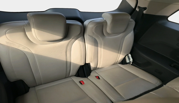 2021 Mahindra XUV700 AX 7 P AT 7 STR, Petrol, Automatic, 45,285 km, interior