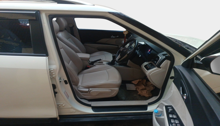 2019 Mahindra XUV300 W8 (O) 1.5 DIESEL, Diesel, Manual, 1,07,740 km, interior