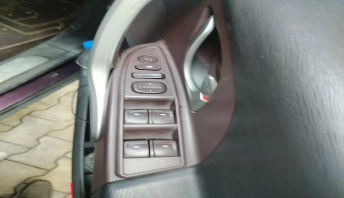 2012 Mahindra XUV500 W8, Diesel, Manual, 94,052 km, interior