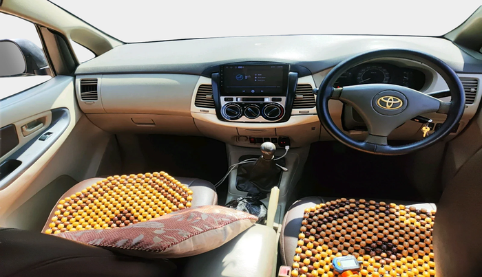 2011 Toyota Innova 2.5 G4 8 STR, Diesel, Manual, 3,15,583 km, interior