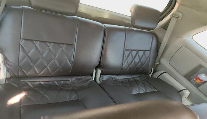 2011 Toyota Innova 2.5 G4 8 STR, Diesel, Manual, 3,15,583 km, interior