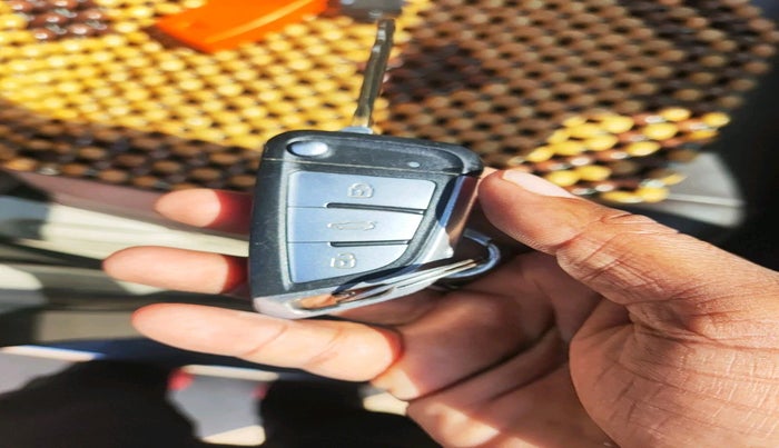 2011 Toyota Innova 2.5 G4 8 STR, Diesel, Manual, 3,15,583 km, interior