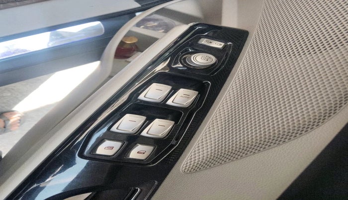 2021 Mahindra XUV300 W8 1.2 PETROL, Petrol, Manual, 20,009 km, interior