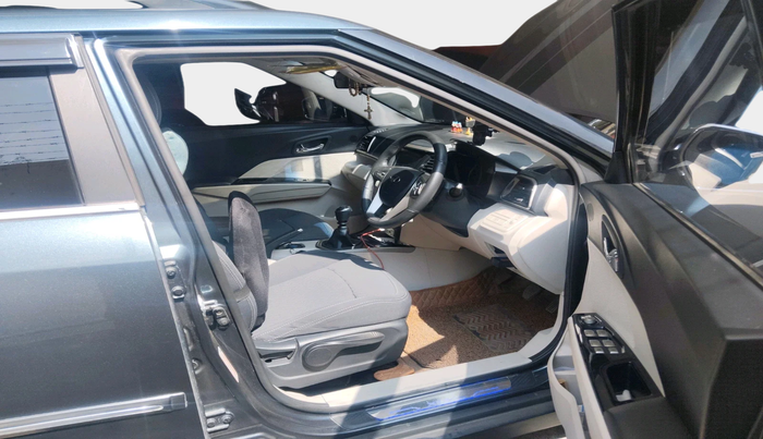 2021 Mahindra XUV300 W8 1.2 PETROL, Petrol, Manual, 20,009 km, interior