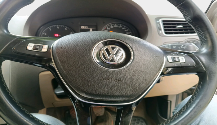 2015 Volkswagen Vento HIGHLINE 1.6 MPI, Petrol, Manual, 81,215 km, interior