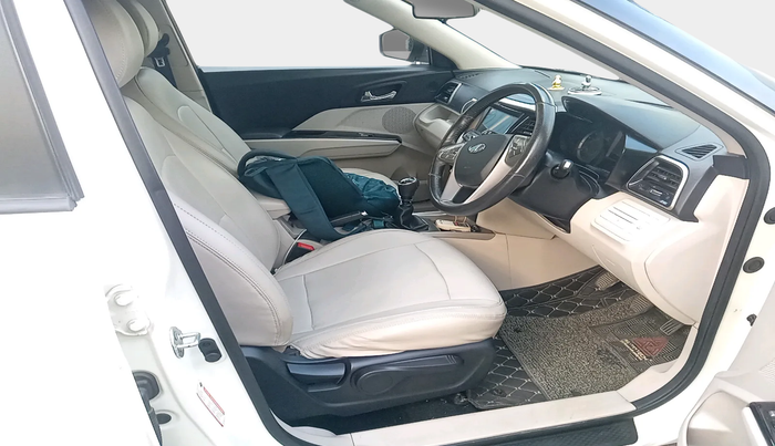 2021 Mahindra XUV300 W8 1.2 PETROL, Petrol, Manual, 35,703 km, interior