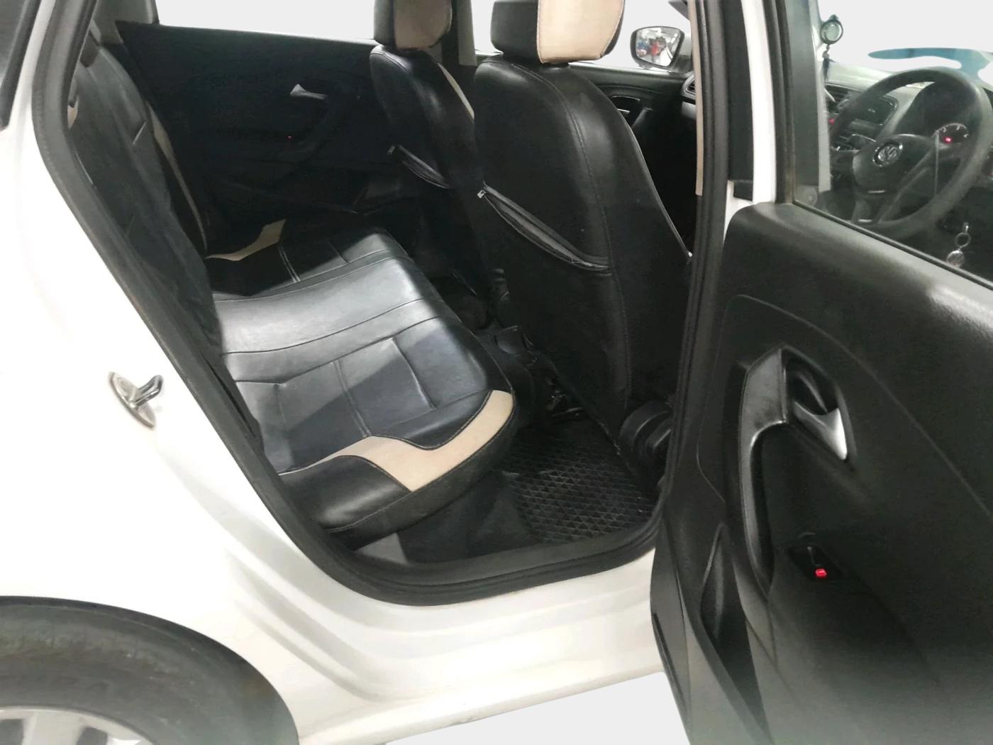 2014 Volkswagen Polo COMFORTLINE 1.5L, Diesel, Manual, 1,30,650 km, interior