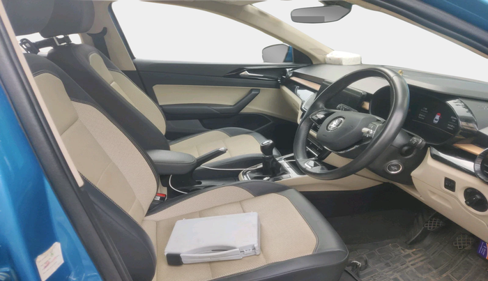 2022 Skoda SLAVIA STYLE 1.0L TSI MT, Petrol, Manual, 33,144 km, interior