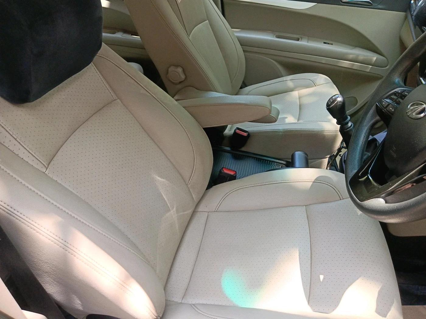 2018 Mahindra MARAZZO M8 7 STR, Diesel, Manual, 80,903 km, interior