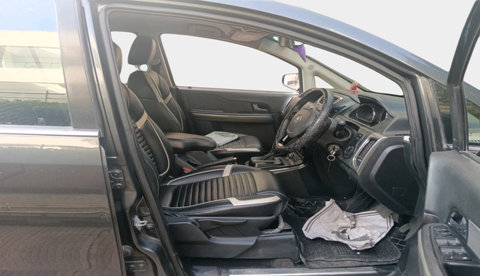 2017 Tata Hexa XMA 4X2 7 STR, Diesel, Automatic, 1,44,112 km, interior