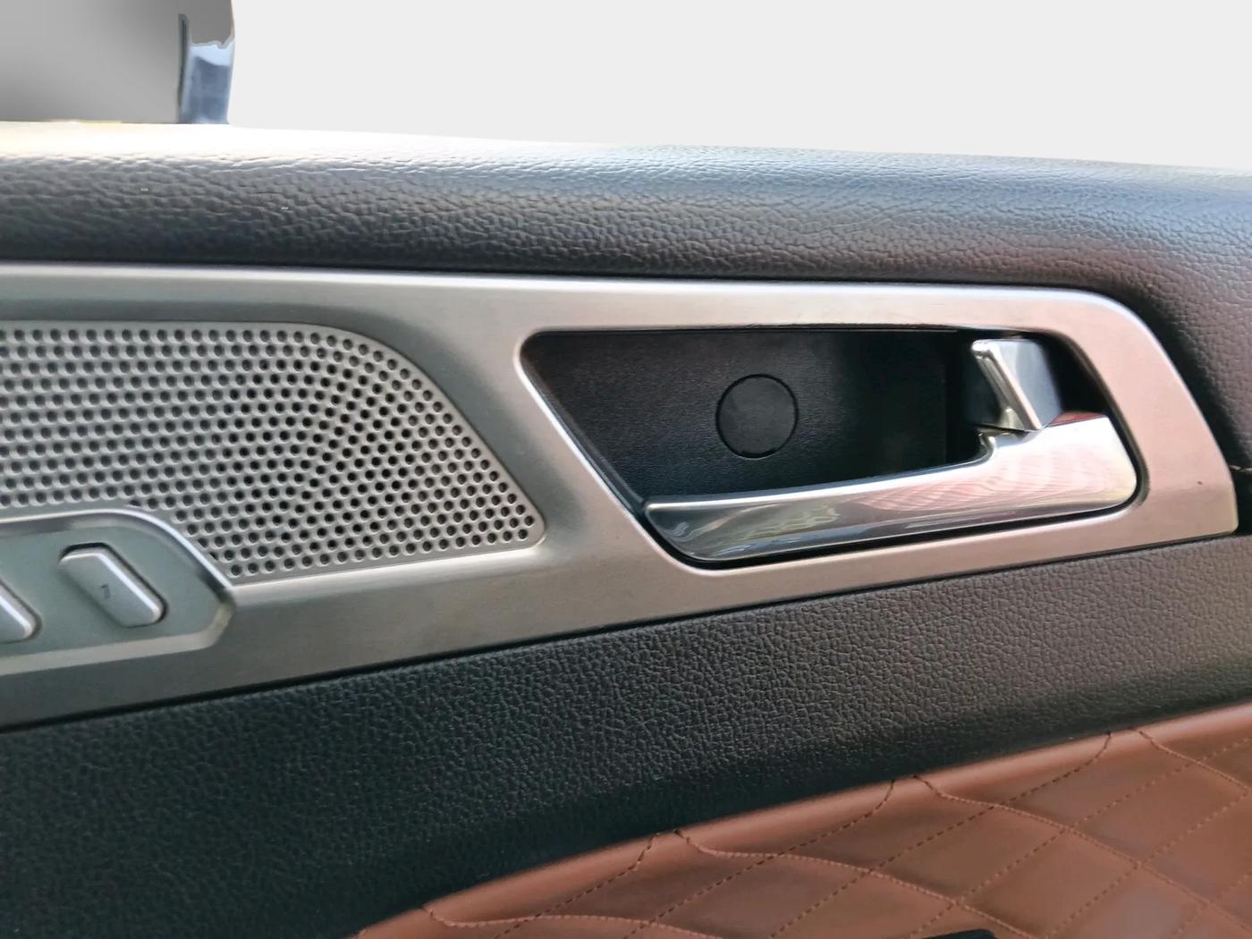 2019 Mahindra ALTURAS G4 4WD AT, Diesel, Automatic, 1,12,737 km, interior