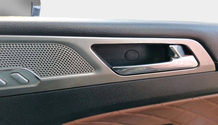 2019 Mahindra ALTURAS G4 4WD AT, Diesel, Automatic, 1,12,737 km, interior