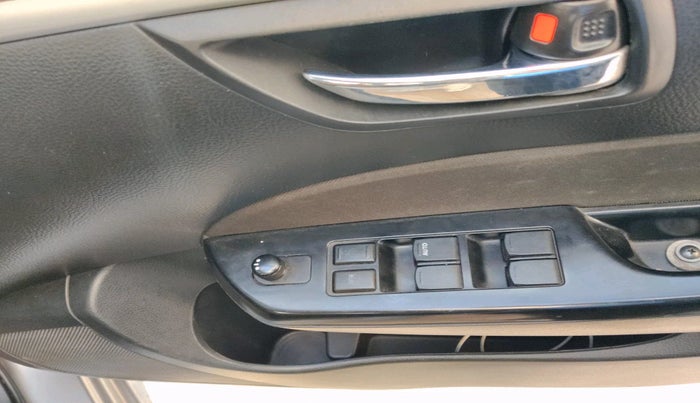 2013 Maruti Swift VXI, Petrol, Manual, 84,080 km, interior