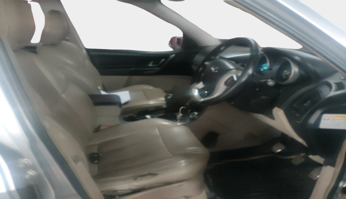 2016 Mahindra XUV500 W10, Diesel, Manual, 1,96,557 km, interior