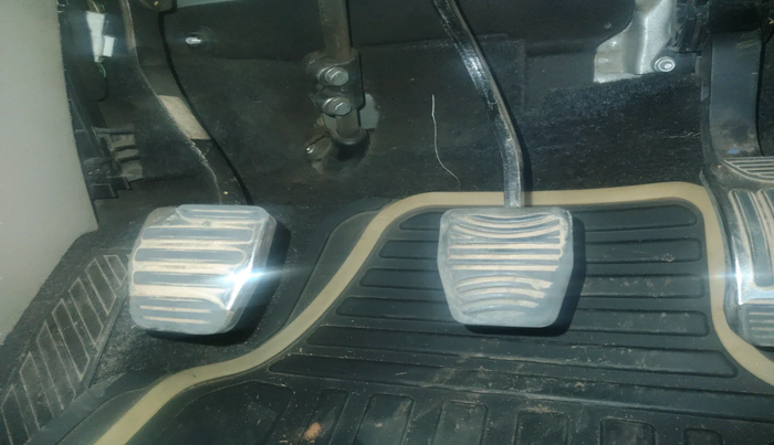 2016 Mahindra XUV500 W10, Diesel, Manual, 1,96,557 km, interior