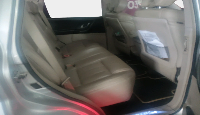 2016 Mahindra XUV500 W10, Diesel, Manual, 1,96,557 km, interior