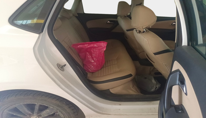 2015 Volkswagen Polo HIGHLINE1.5L, Diesel, Manual, 51,637 km, interior
