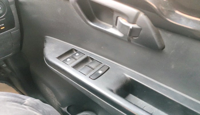 2018 Mahindra KUV 100 NXT K8 D 6 STR DUAL TONE, Diesel, Manual, 95,850 km, interior