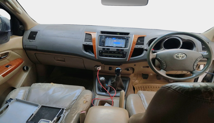 2010 Toyota Fortuner 3.0 4X4 MT, Diesel, Manual, 2,40,748 km, interior