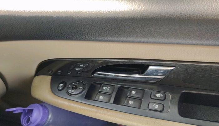 2013 Ssangyong Rexton RX7, Diesel, Automatic, 1,22,157 km, interior