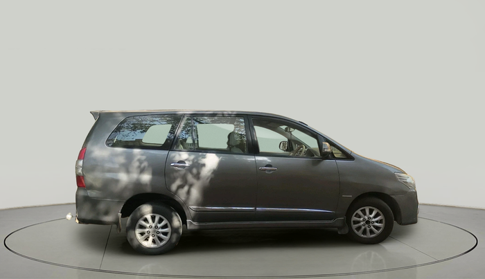 2013 Toyota Innova 2.5 VX 7 STR, Diesel, Manual, 1,29,998 km, exterior