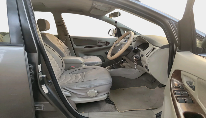 2013 Toyota Innova 2.5 VX 7 STR, Diesel, Manual, 1,29,998 km, interior