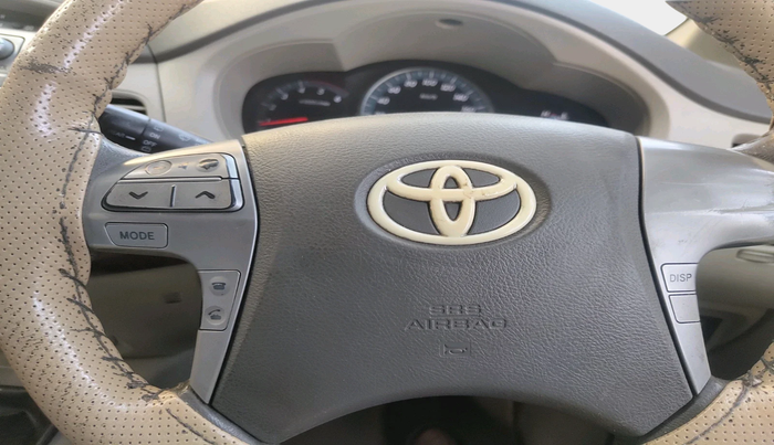 2013 Toyota Innova 2.5 VX 7 STR, Diesel, Manual, 1,29,998 km, interior