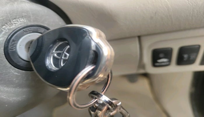 2013 Toyota Innova 2.5 VX 7 STR, Diesel, Manual, 1,29,998 km, interior