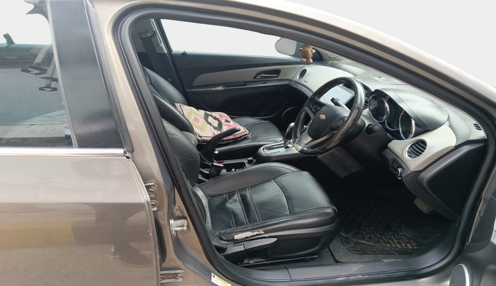 2011 Chevrolet Cruze LTZ AT, Diesel, Automatic, 79,605 km, interior