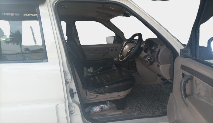 2014 Mahindra Scorpio VLX 2WD, Diesel, Manual, 1,51,978 km, interior