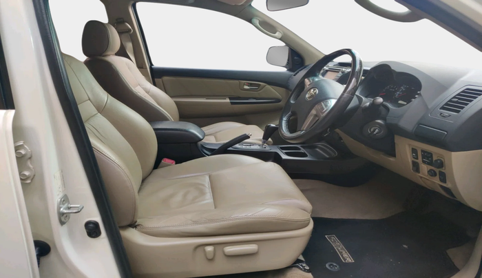 2016 Toyota Fortuner 3.0 4X2 AT, Diesel, Automatic, 89,656 km, interior