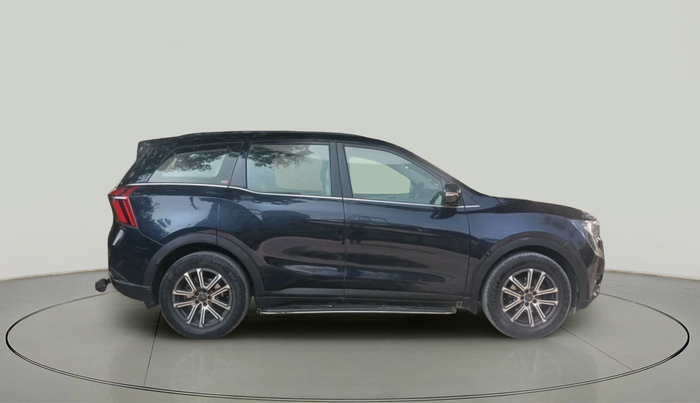 2022 Mahindra XUV700 AX 7 P AT 7 STR, Petrol, Automatic, 40,384 km, exterior