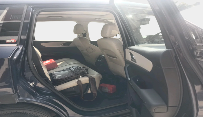 2022 Mahindra XUV700 AX 7 P AT 7 STR, Petrol, Automatic, 40,384 km, interior