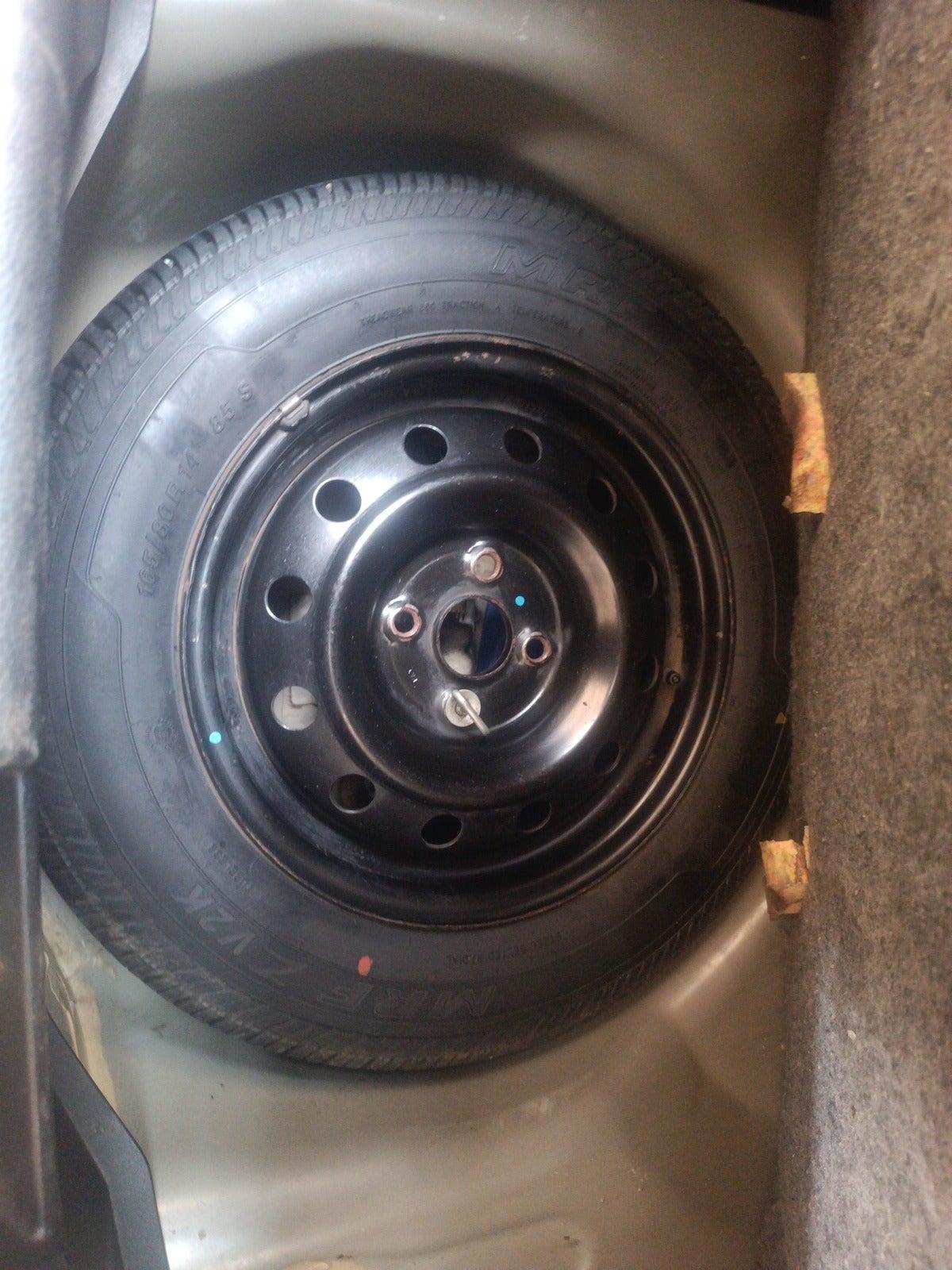 2012 Maruti Swift VDI, Diesel, Manual, 75,458 km, tyre