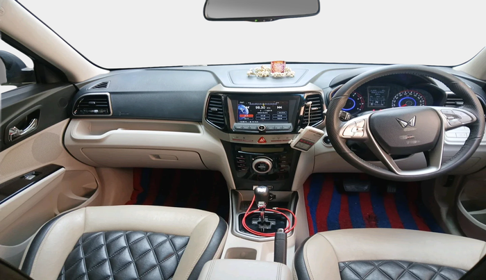 2023 Mahindra XUV300 W8 (O) 1.2 PETROL AMT, Petrol, Automatic, 38,986 km, interior