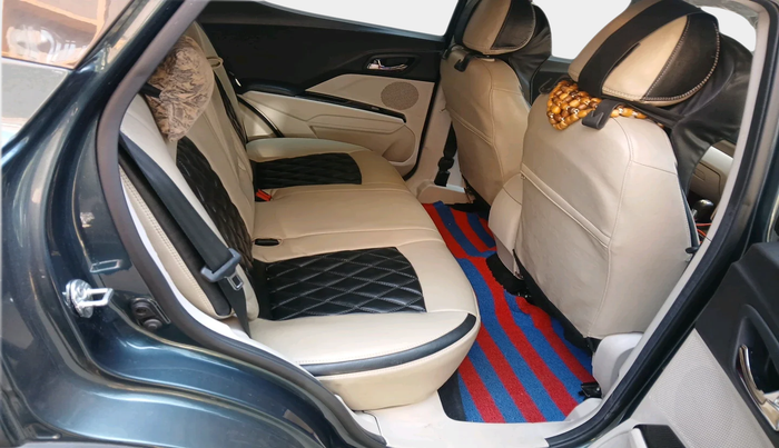 2023 Mahindra XUV300 W8 (O) 1.2 PETROL AMT, Petrol, Automatic, 38,986 km, interior