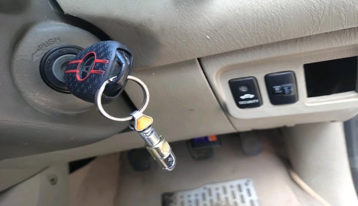 2014 Toyota Innova 2.5 VX 8 STR, Diesel, Manual, 1,84,910 km, interior