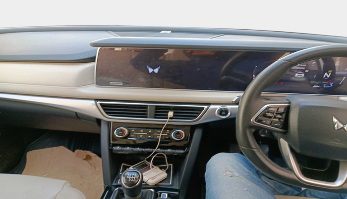 2021 Mahindra XUV700 AX 7 P MT 7 STR, Petrol, Manual, 42,484 km, interior