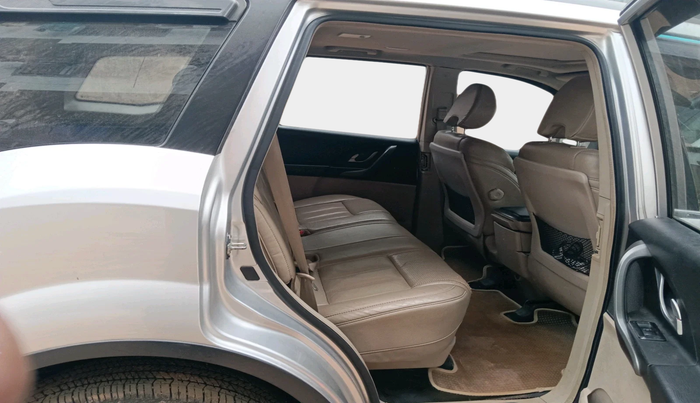 2015 Mahindra XUV500 W10, Diesel, Manual, 94,624 km, interior