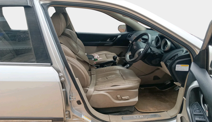 2015 Mahindra XUV500 W10, Diesel, Manual, 94,624 km, interior